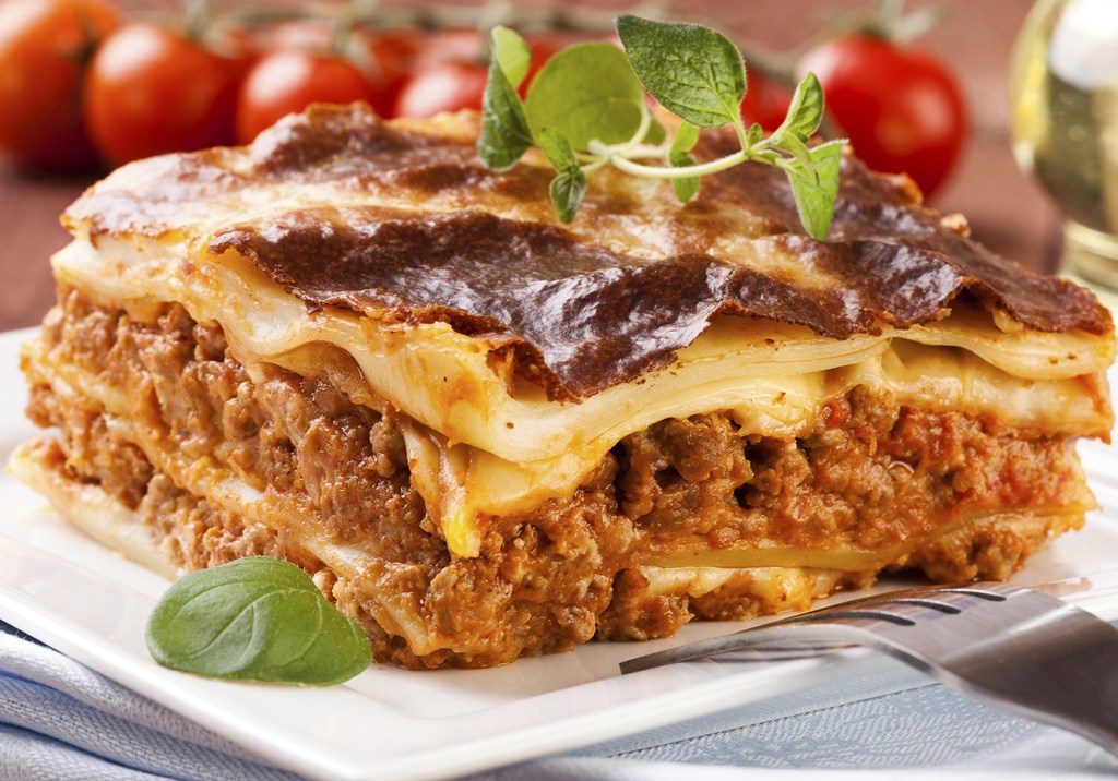 Batalha das calorias: lasanha à bolonhesa x lasanha de espinafre