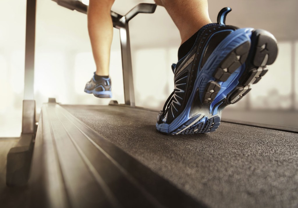 Para emagrecer, caminhada rápida é mais eficiente do que academia