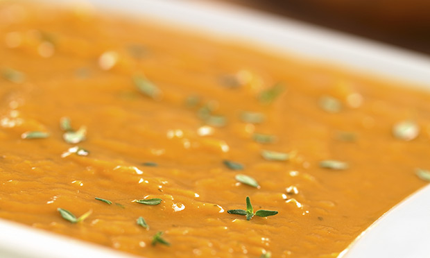 Sopa de batata-doce e lentilha
