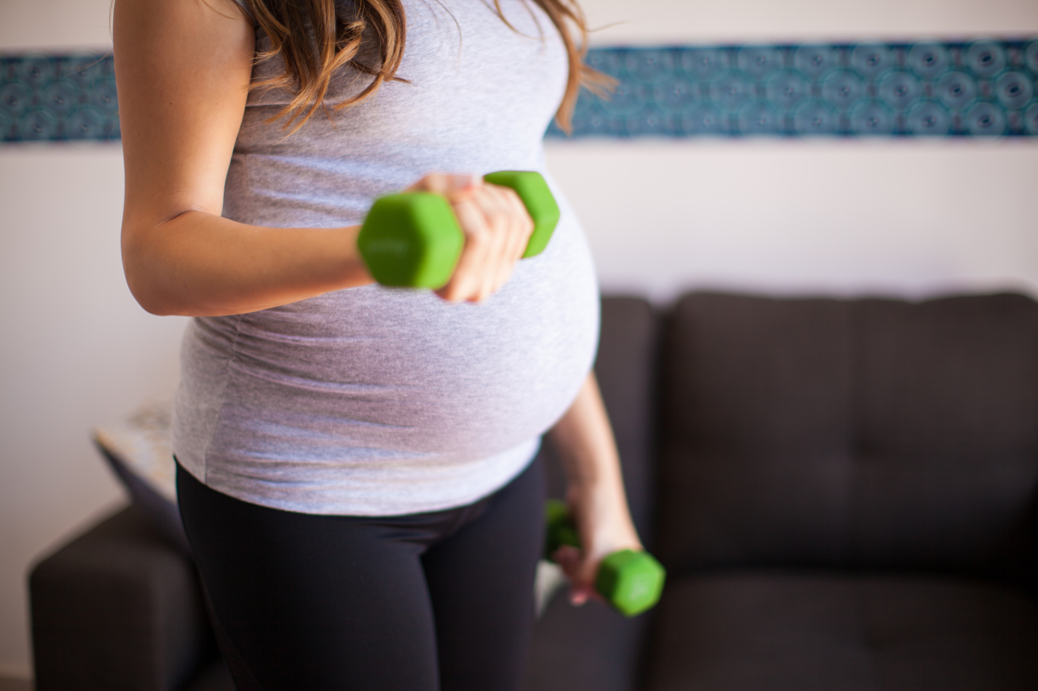 Можно переходить беременность. Беременные женщины. Занятия для беременных. Фитнес для беременных. Физическая нагрузка беременной.