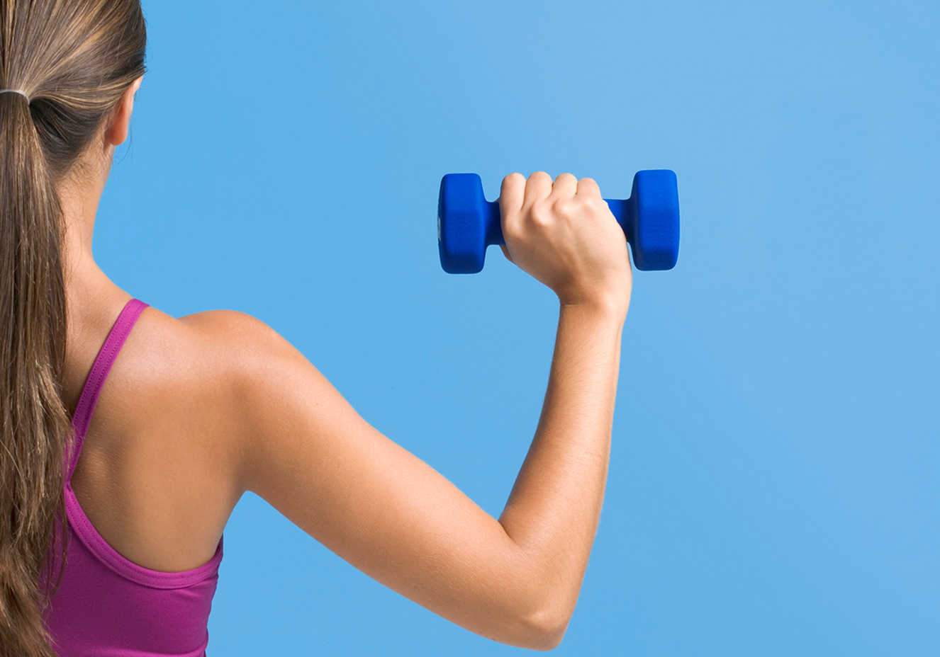 Musculação: treinar com peso leve pode ser tão eficiente quanto pegar  pesado