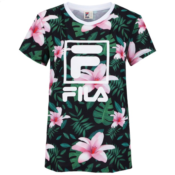 <span>Diretamente dos anos 90, <a href="https://boaforma.abril.com.br/moda/moda-fitness-as-tendencias-dos-anos-90-que-estao-de-volta/" target="_blank">as logomarcas voltaram com tudo</a>! Vale usar as peças nos seus treinos e também compor com a sua calça jeans favorita.</span>
<div id=":o9" class="ii gt adP adO">
<div id=":o8" class="a3s aXjCH m158f4b63cabb74f3">
<div dir="ltr">
<div id="m_-7657171284106514448divtagdefaultwrapper" dir="ltr">
<div>Camiseta, Fila, R$ 89,90*</div>
<div></div>
</div>
<div><em>*Preço pesquisado em dezembro de 2016</em></div>
</div>
</div>
</div>
<div id=":nk" class="hq gt"></div>