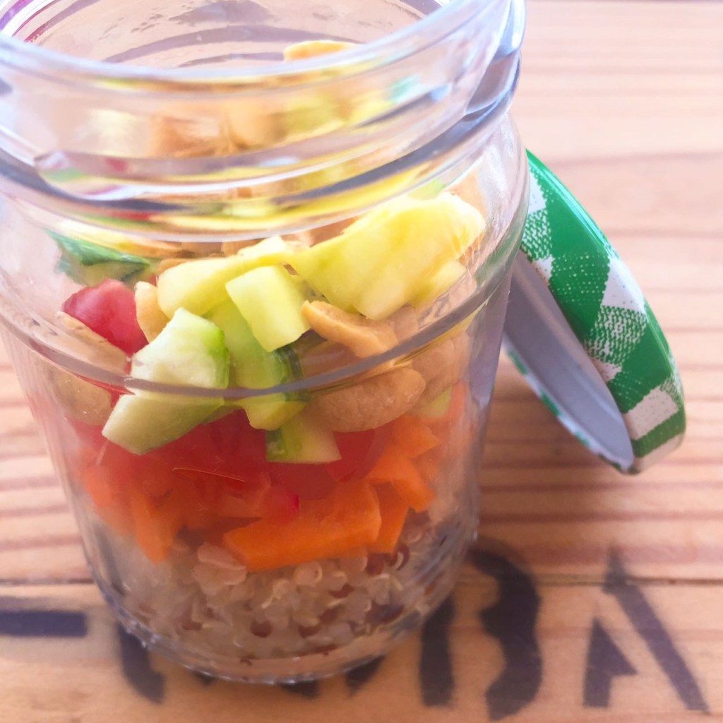 Salada de quinua no pote para levar na marmita