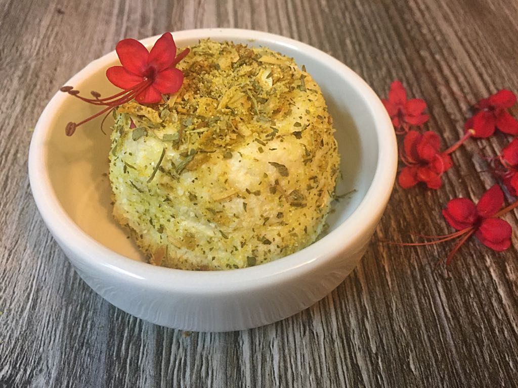 Faça em casa esta ricota de amêndoas com ervas finas