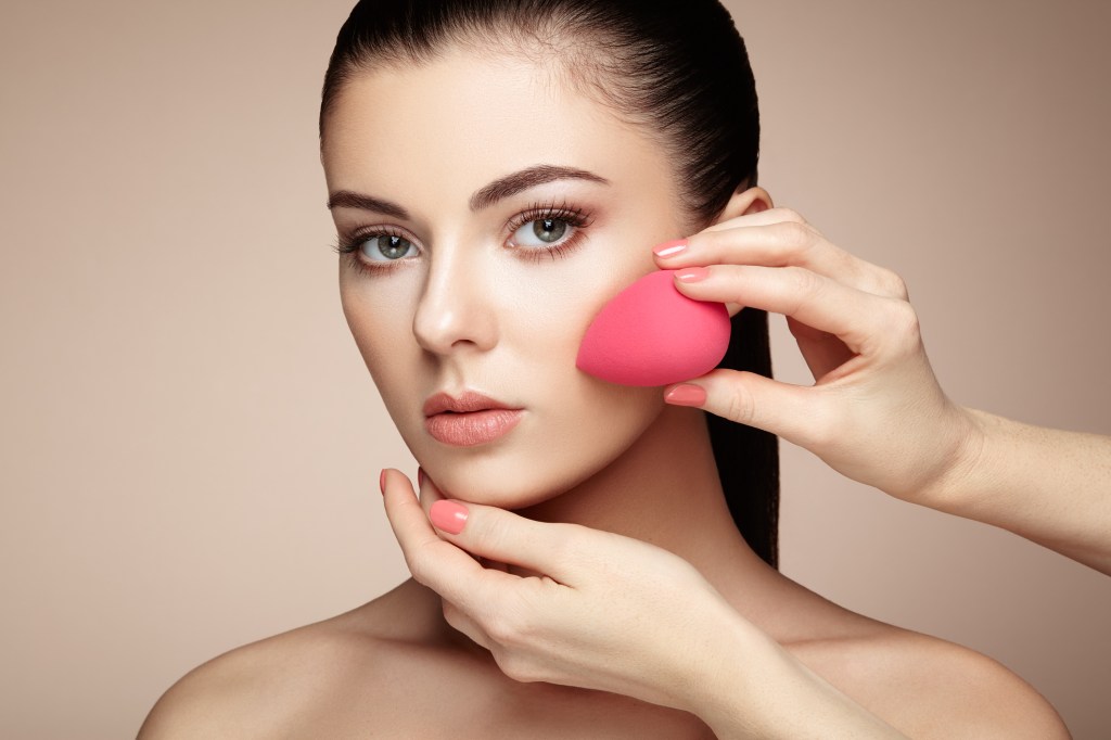 Saiba como usar a esponja de maquiagem beauty blender