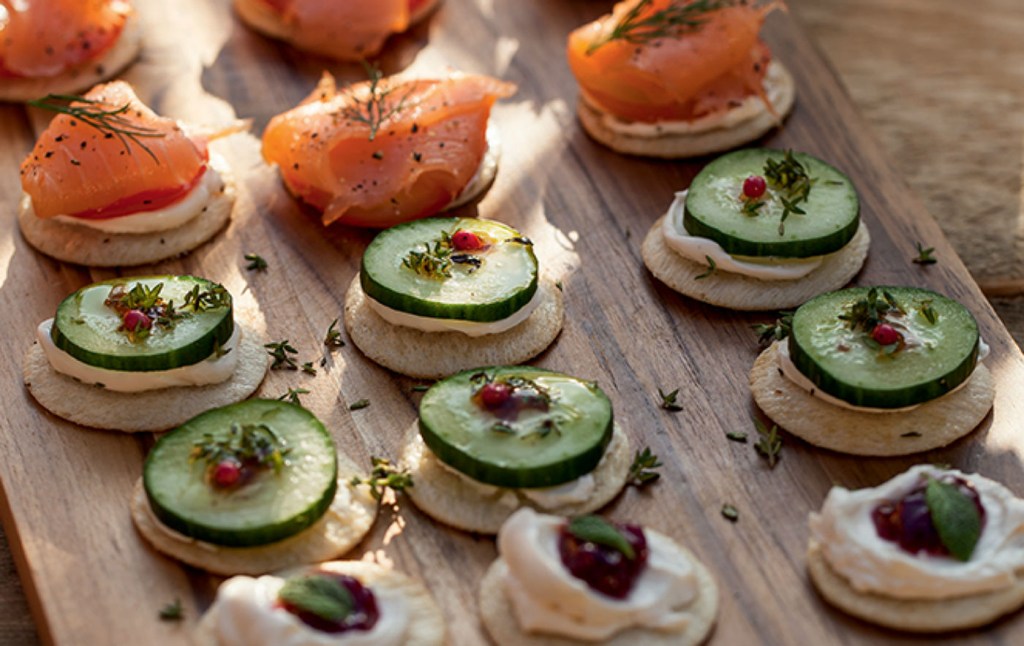 Canapés sortidos e levinhos para receber os amigos