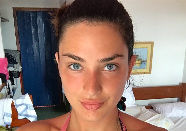 Modelo curvy faz post empoderador: “Aceite todos os seus ângulos”