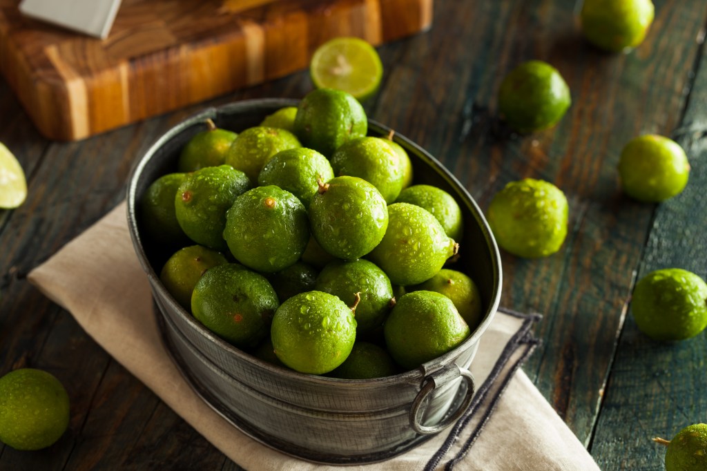 5 alimentos que ajudam a combater a azia (o limão é um deles!)