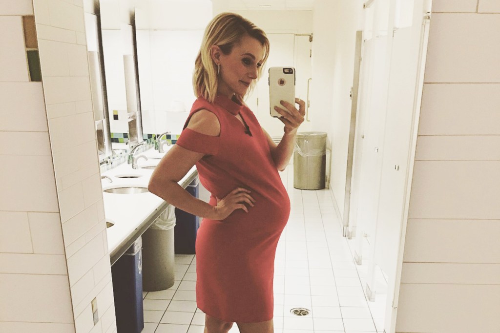 Apresentadora grávida dá ótima resposta após ter corpo criticado