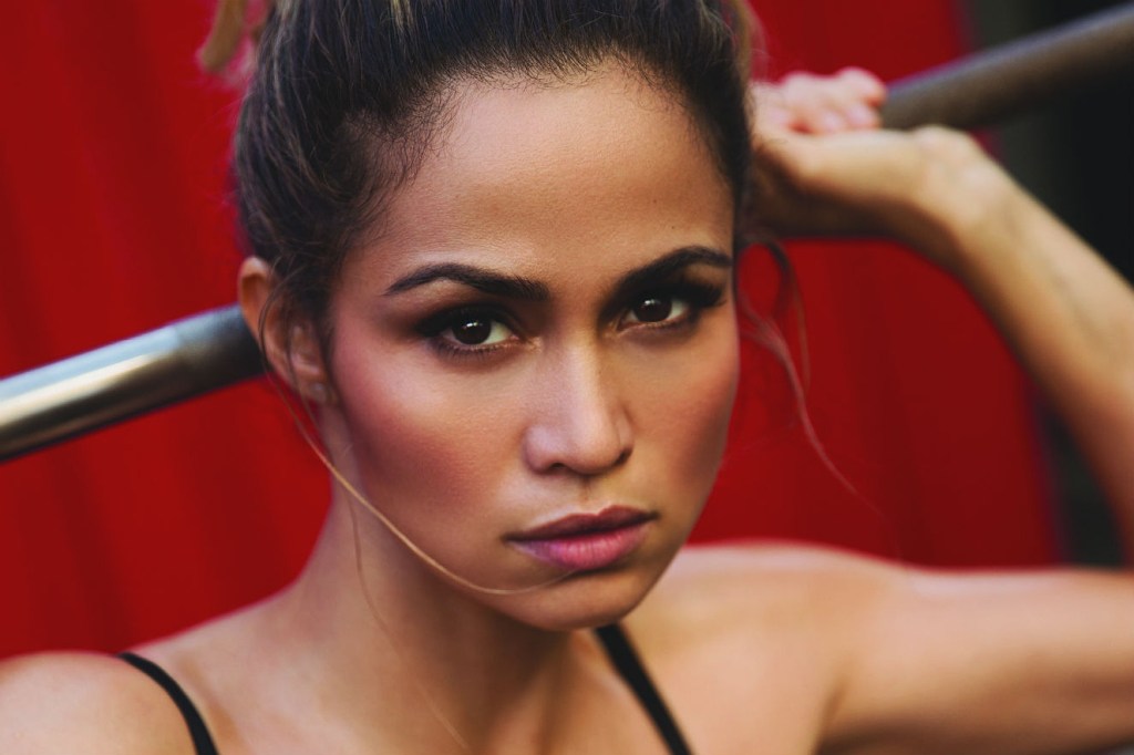 Os cuidados de Nanda Costa com rosto e pescoço depois dos 30 anos