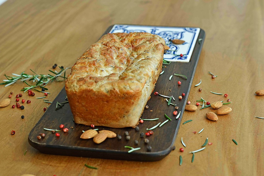 Aprenda a fazer o pão low carb sem glúten de Isis Valverde