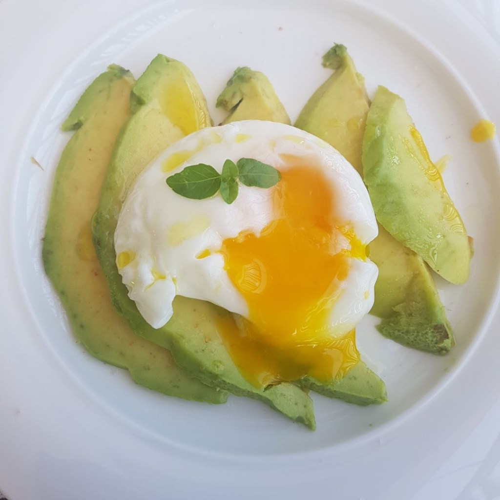 Aprenda a fazer o ovo poché mais fácil da sua vida