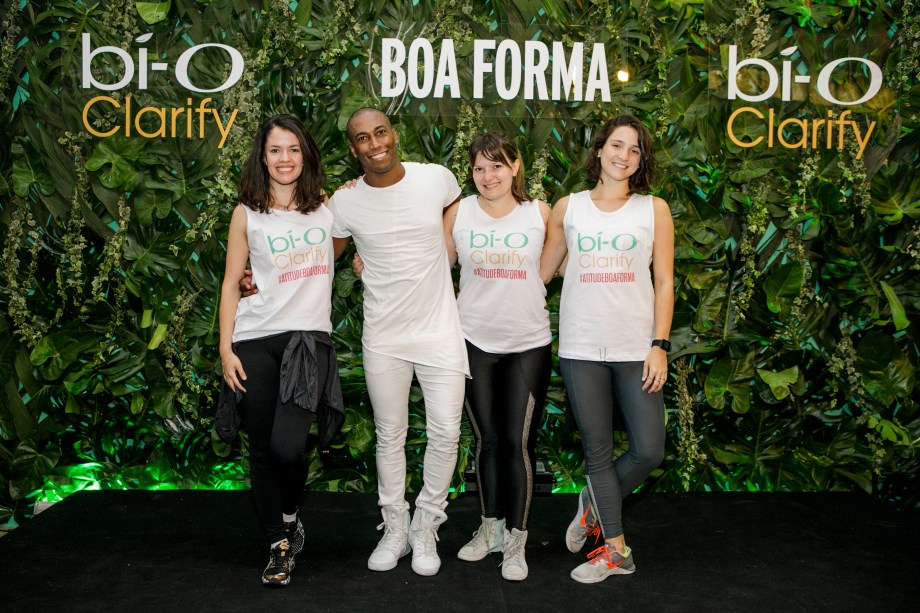 <p style="text-align:justify;">As editoras Daniela Bernardi e Gislene Pereira, junto com a redatora-chefe de BOA FORMA, Juliana Diniz, também colocaram as mãos para o alto e dançaram muito com o professor Alan Brasil.</p> <p style="text-align:justify;">As editoras Daniela Bernardi e Gislene Pereira, junto com a redatora-chefe de BOA FORMA, Juliana Diniz, também colocaram as mãos para o alto e dançaram muito com o professor Alan Brasil.</p>