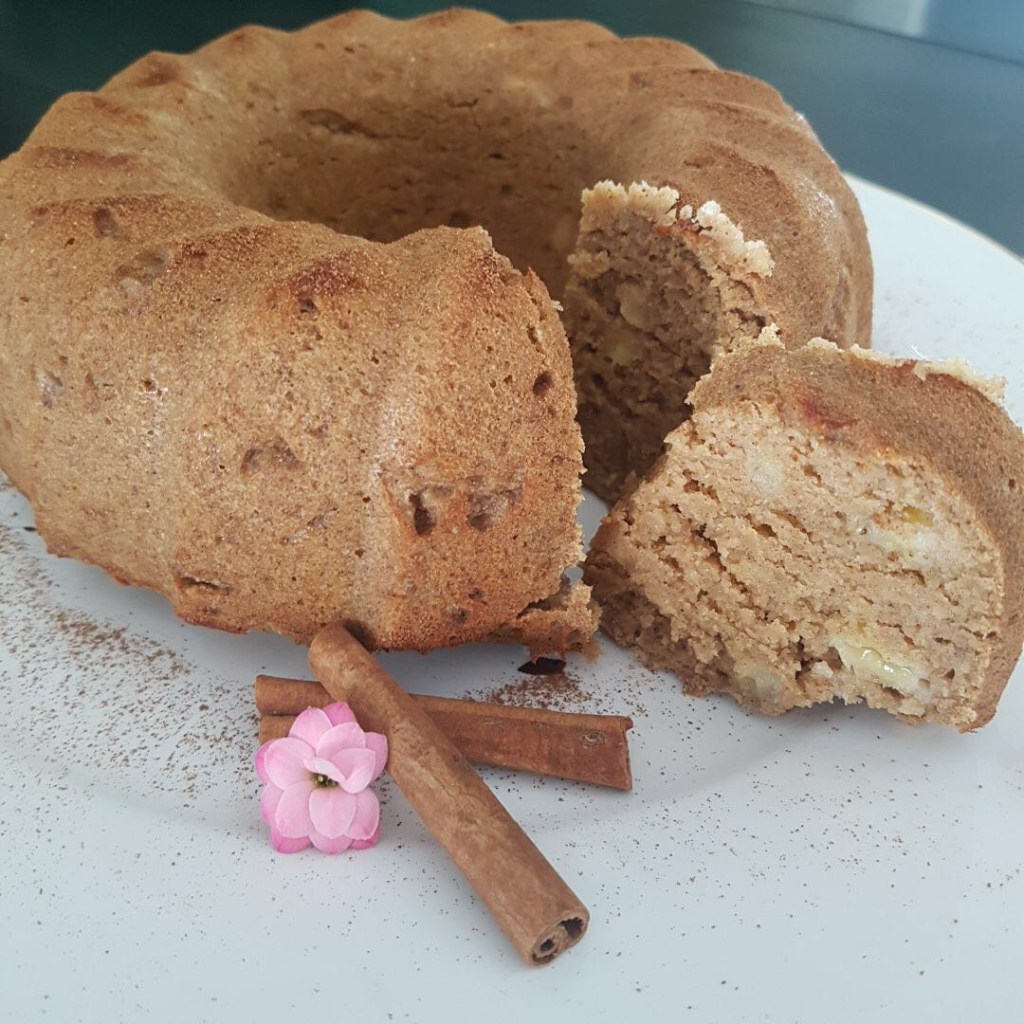 Experimente este bolo sem glúten de banana com farinha de coco