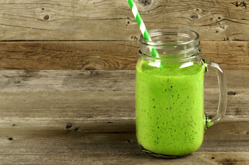 Este suco verde detox ajuda a aliviar o stress