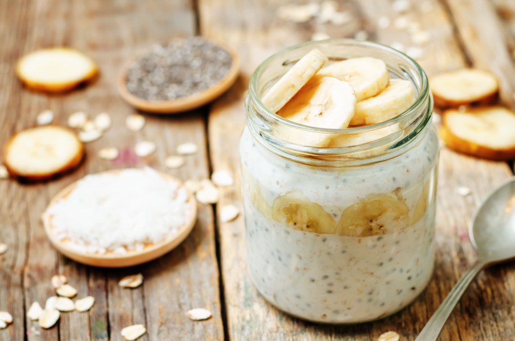 Overnight oat: prepare à noite e garanta um café da manhã nutritivo