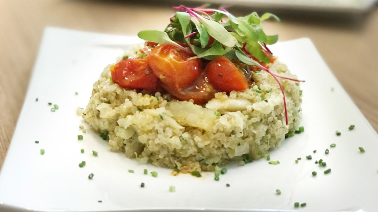 risoto de quinua com bacalhau e confit de tomate trufado