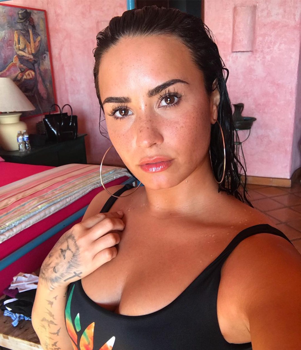 Demi Lovato desiste de dieta e diz: “Estou menos estressada”