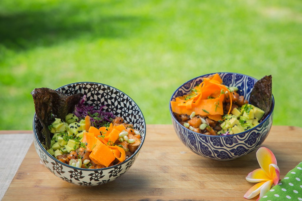 Receita: faça em casa este poke havaiano de salmão e abacate