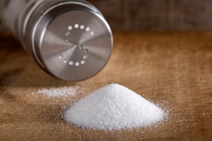 Como contornar os problemas de comer muito sal