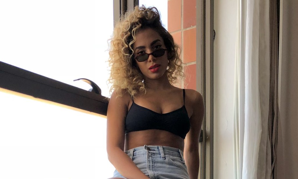 Tendência dos anos 80, cabelo com muito volume volta com tudo