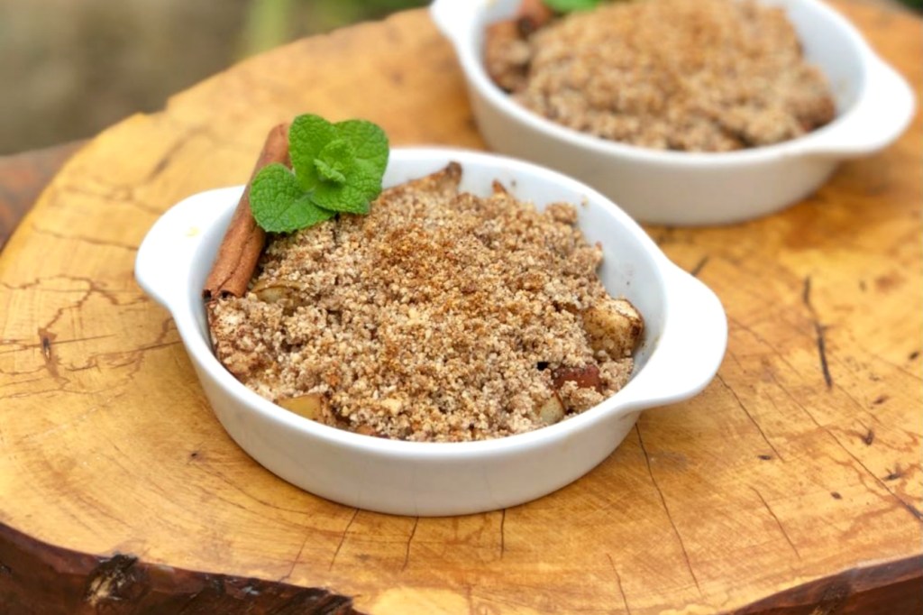 Crumble de maçã: aprenda a fazer versão saudável da sobremesa