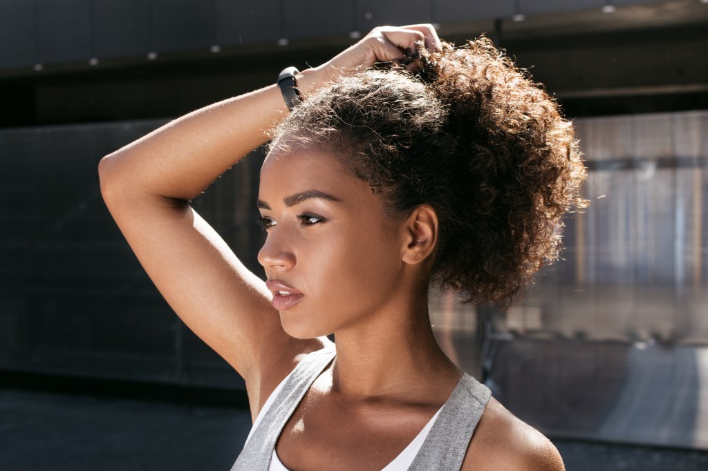 Cabelo: 3 atletas indicam penteados e cuidados para o treino