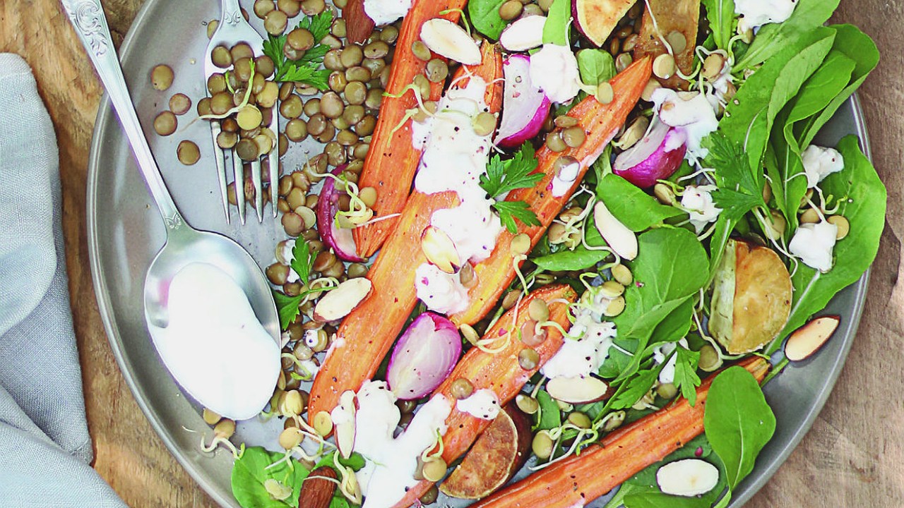 Salada completa com cenoura e cottage