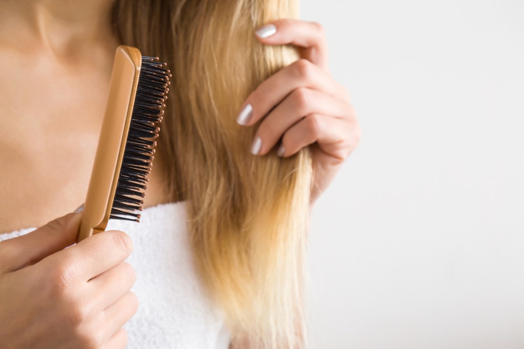 Calvície em mulheres: 4 procedimentos para reverter a queda de cabelo