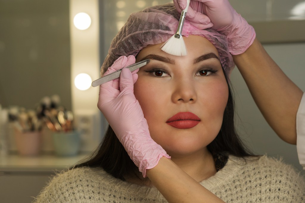 Brow Lamination: conheça a última tendência em sobrancelhas