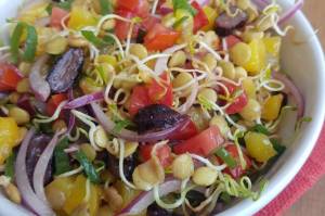 Salada de lentilha com tomate e azeitona