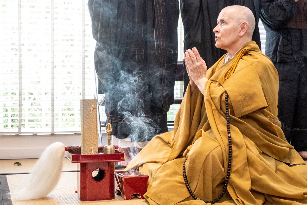 Monja Coen, fundadora da Comunidade Zen Budista Zendo Brasil: “Não seja violenta com seu corpo, veja o que seu corpo pode fazer, mas também não seja limitada pelo seu limite”