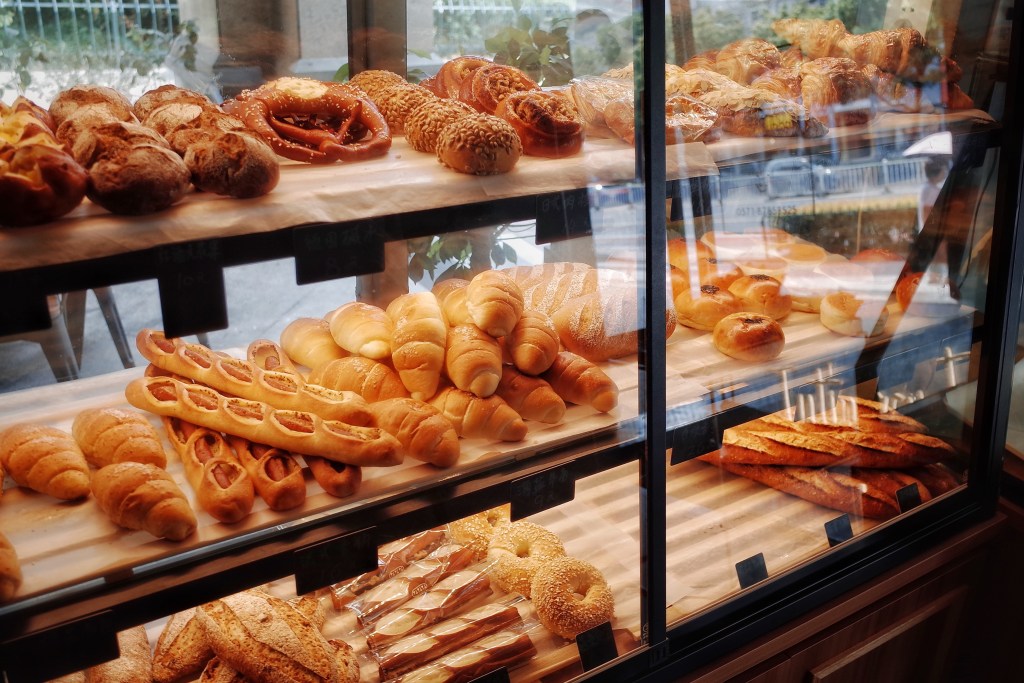 Fonte de carboidrato, o pão geralmente é eliminado da rotina de quem quer emagrecer: mas será que precisa?