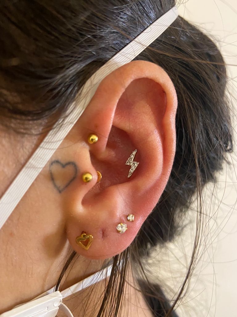 Visagismo de orelha é a nova moda: combine piercings e brincos com