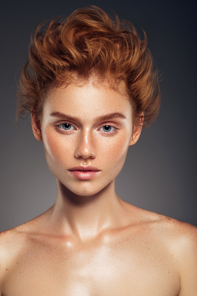 Beautiful redhead woman .glow pós academia