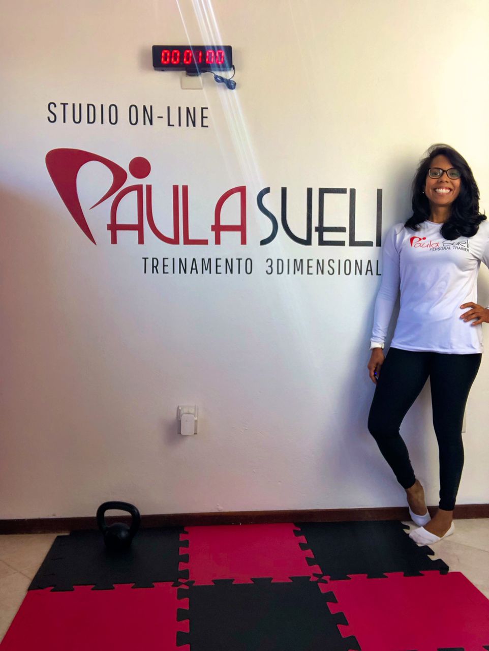 Paula Sueli: a personal trainer oferece o treino tridimensional online