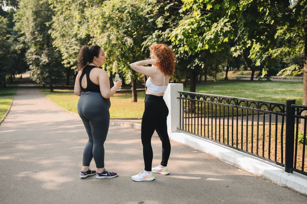 Descubra como caminhar pode aliviar a dor lombar e melhorar sua saúde