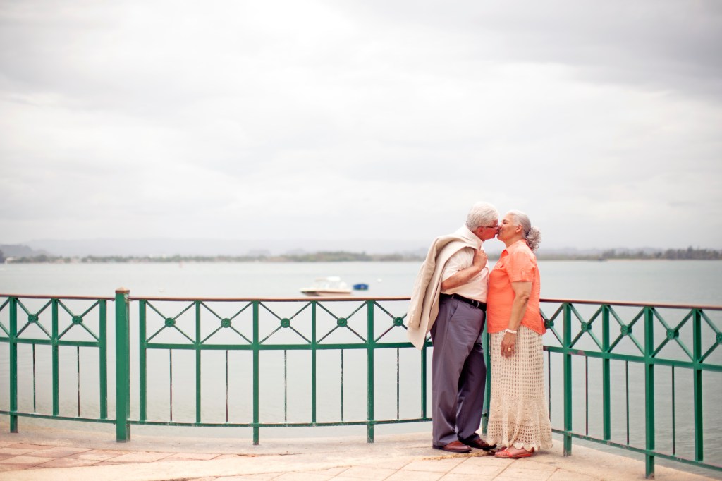 casal de idosos para ilustrar as linguagens do amor