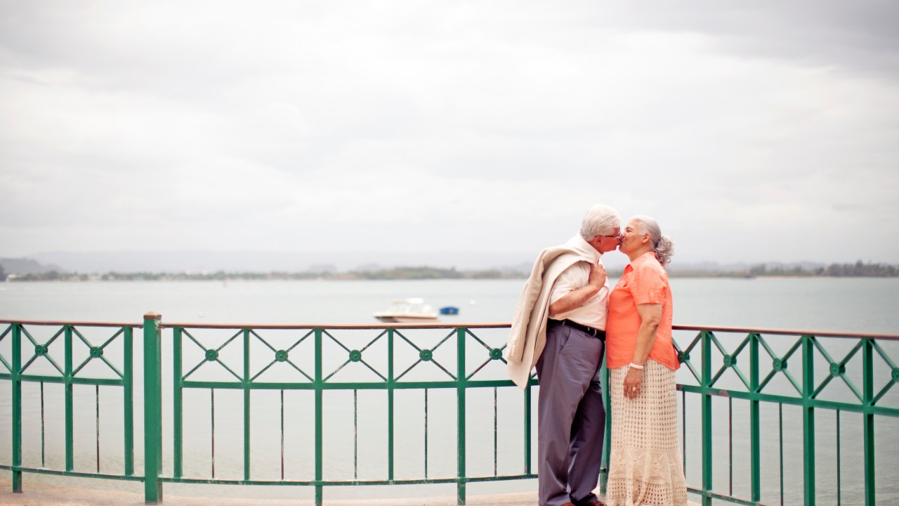 casal de idosos para ilustrar as linguagens do amor