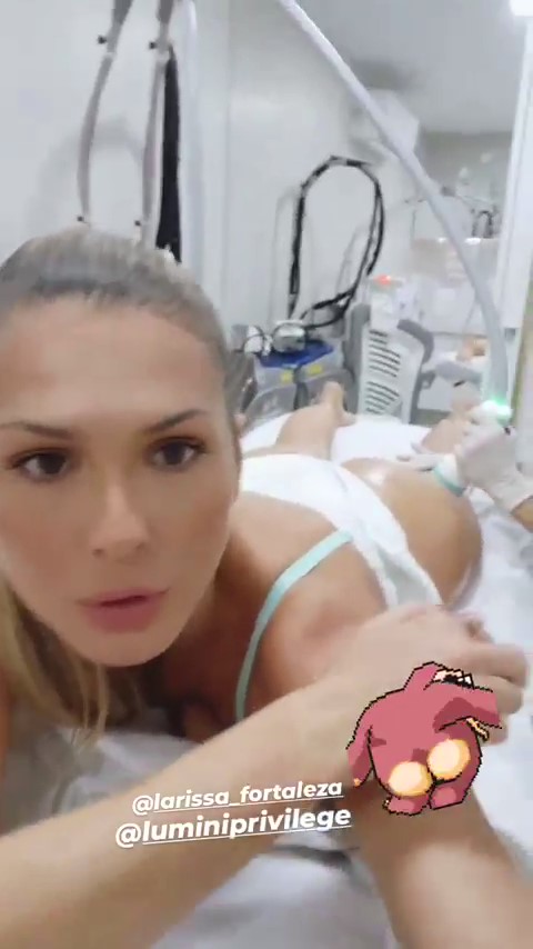Lívia Andrade mostrando tratamento no bumbum