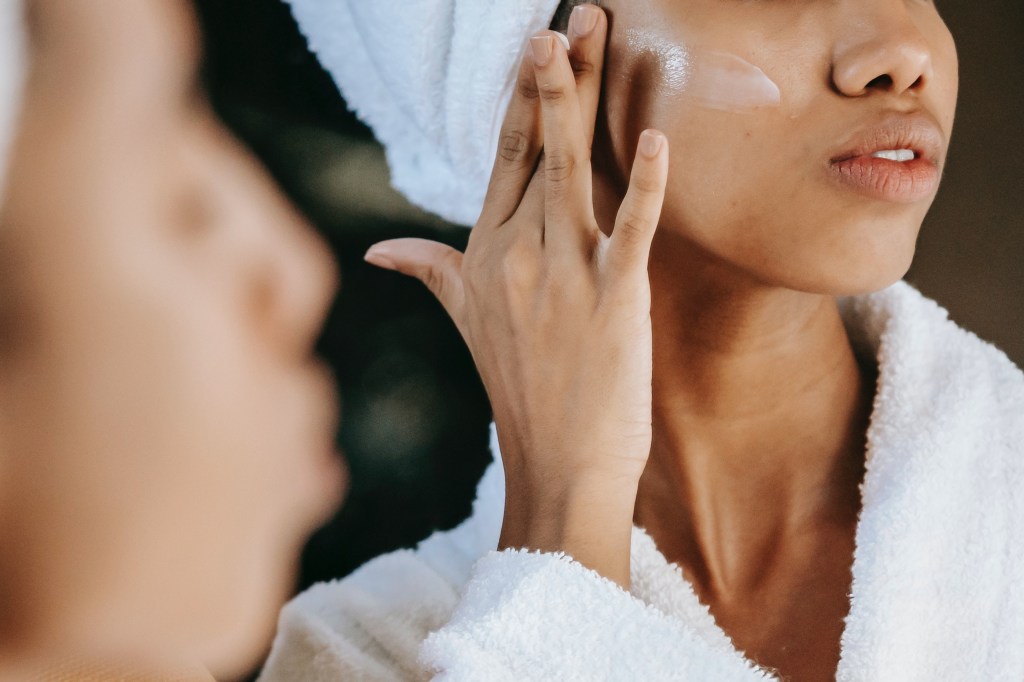 O que é e como usar esqualano na sua rotina de skincare
