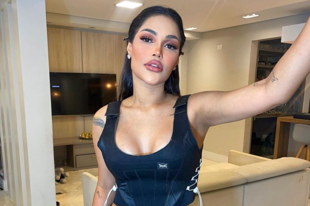 Ex-BBB Flay fala sobre os efeitos colaterais causados pelo chip da beleza