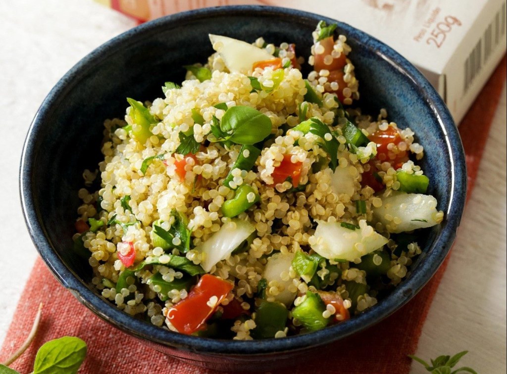 Salada com quinoa: receita fácil dá mais energia para atividades diárias