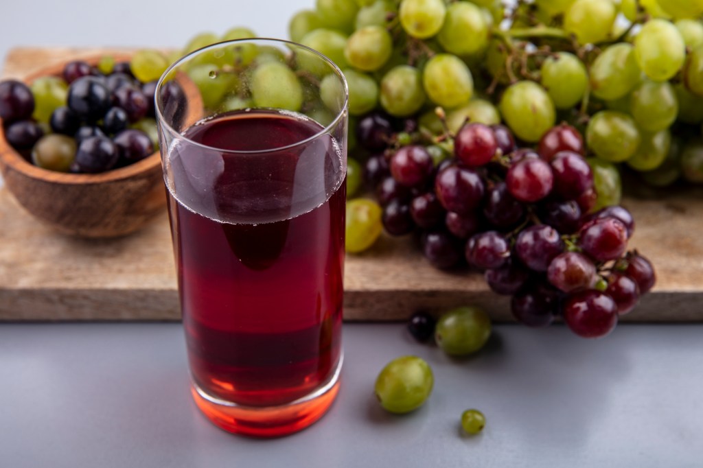 O suco de uva faz bem de várias formas diferentes para a saúde