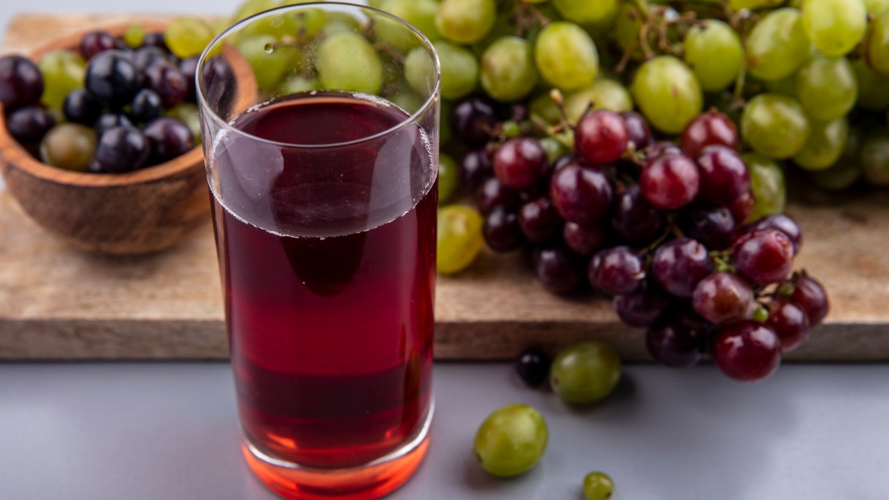O suco de uva faz bem de várias formas diferentes para a saúde