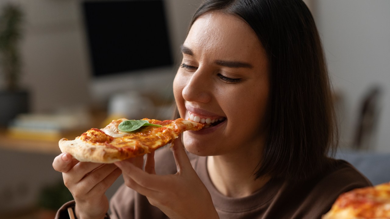 Entenda como o cérebro funciona quando comemos pizza