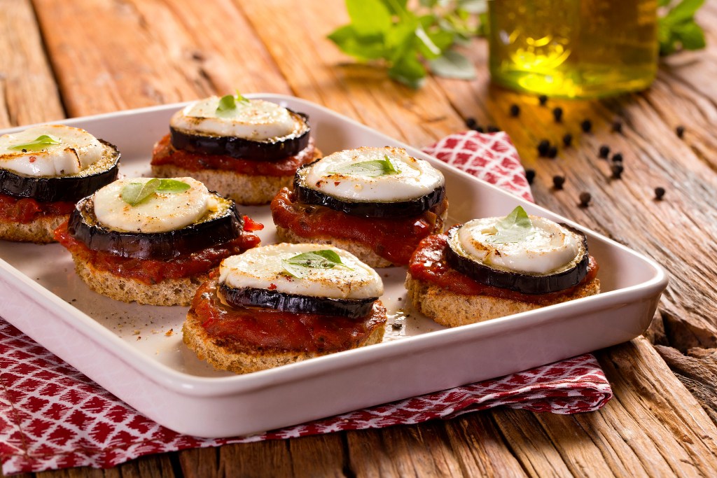 Receita fit: descubra como fazer lasanha de pão com berinjela deliciosa