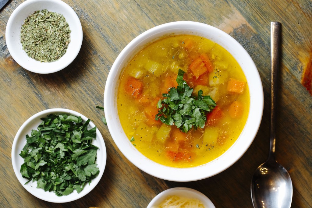 Veja como tornar sua sopa mais nutritiva