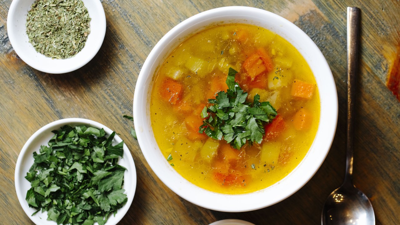 Veja como tornar sua sopa mais nutritiva