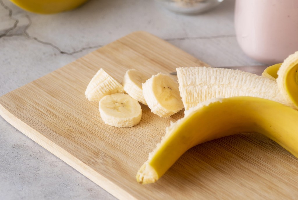 Veja como usar a banana para fazer uma torta no wrap